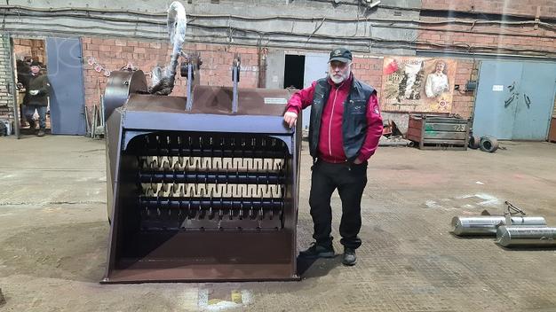 Новые горизонты эффективности с просеивающим ковшом валкового типа